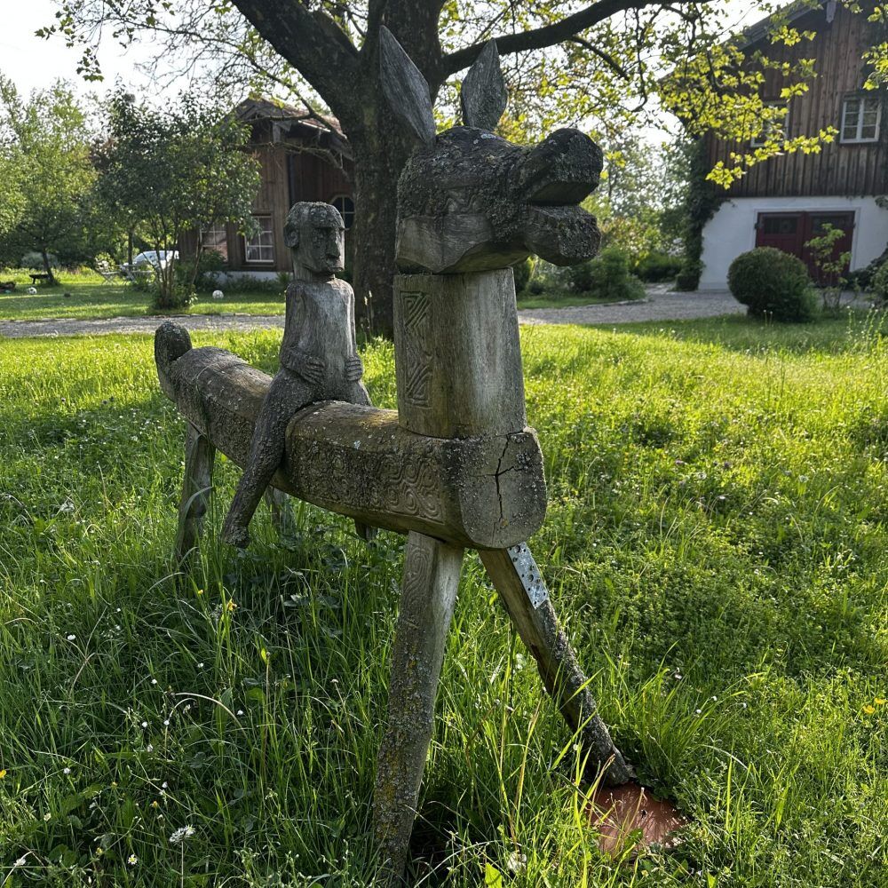 scale up Frauenholz Skulptur