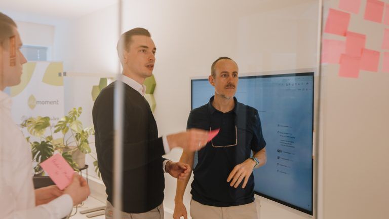 vitamoment-erfolgsgeschichte-postit-wand